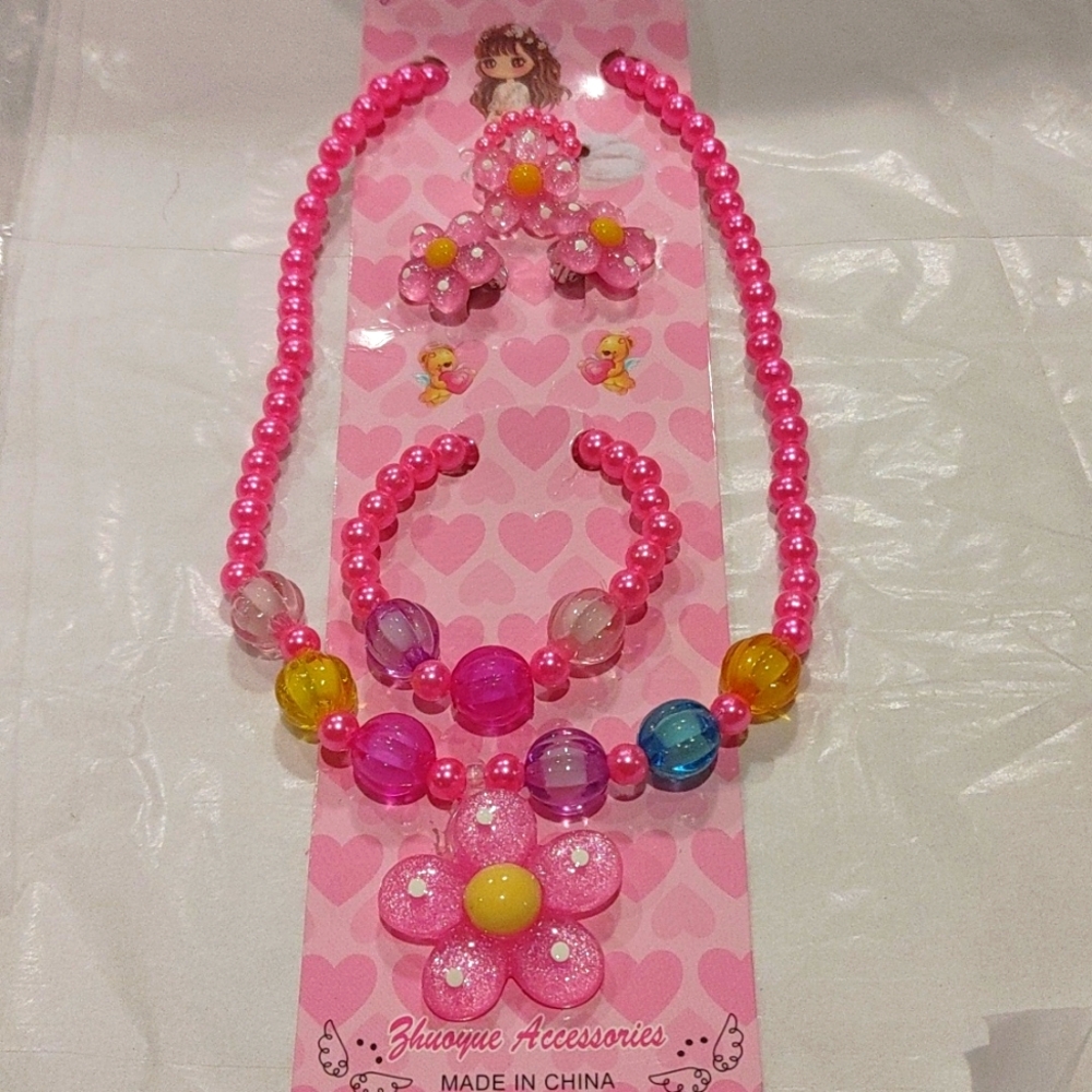 Beautiful girls jewelry 4 PCs necklace set New.